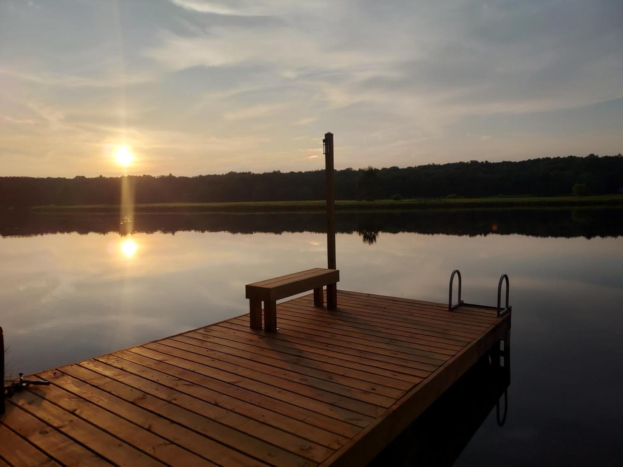 Poconos Brand New Lakefront Oasis 1 Acre, Hottub Gameroom Firepits Talk About Privacy Albrightsville Esterno foto