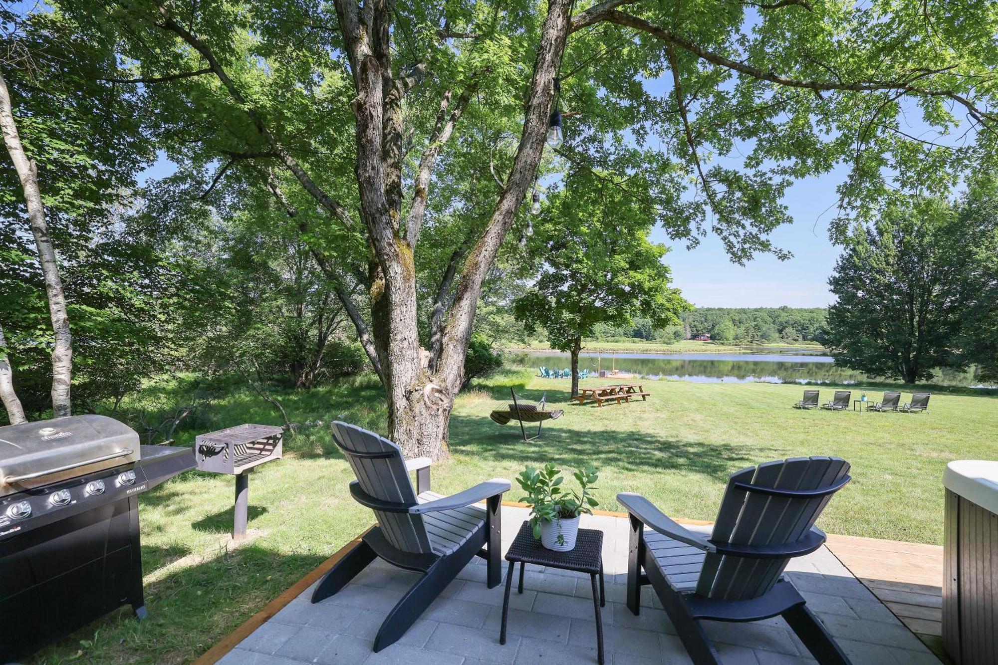 Poconos Brand New Lakefront Oasis 1 Acre, Hottub Gameroom Firepits Talk About Privacy Albrightsville Esterno foto