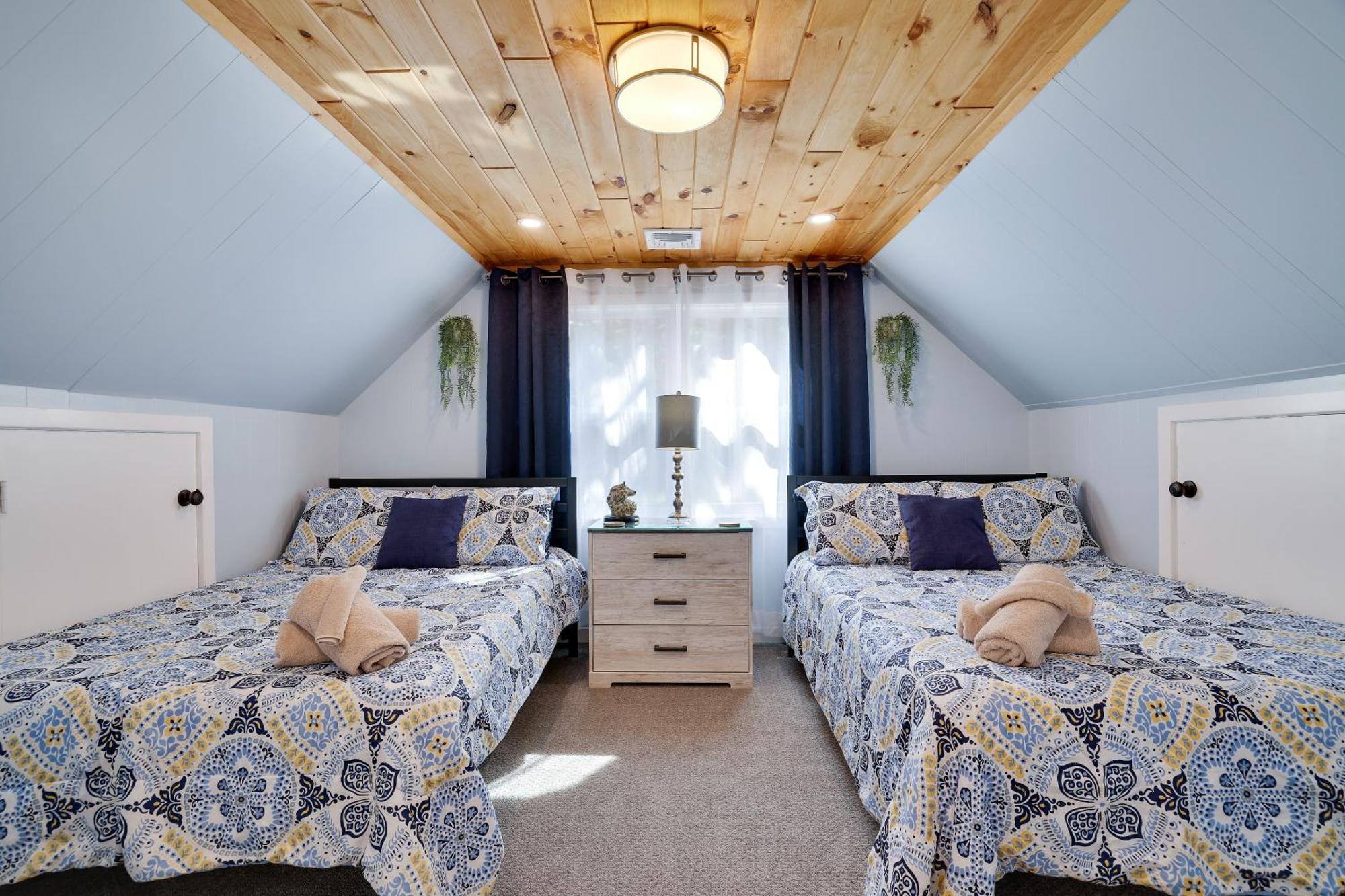 Poconos Brand New Lakefront Oasis 1 Acre, Hottub Gameroom Firepits Talk About Privacy Albrightsville Esterno foto