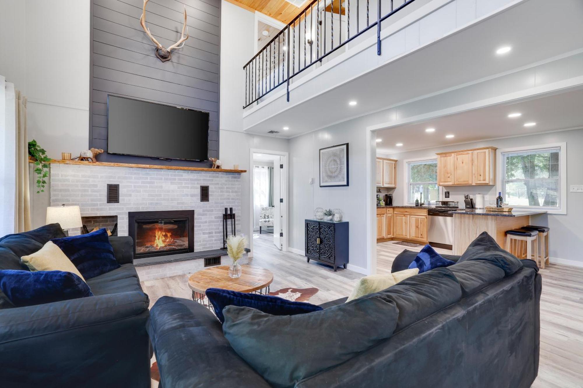 Poconos Brand New Lakefront Oasis 1 Acre, Hottub Gameroom Firepits Talk About Privacy Albrightsville Esterno foto