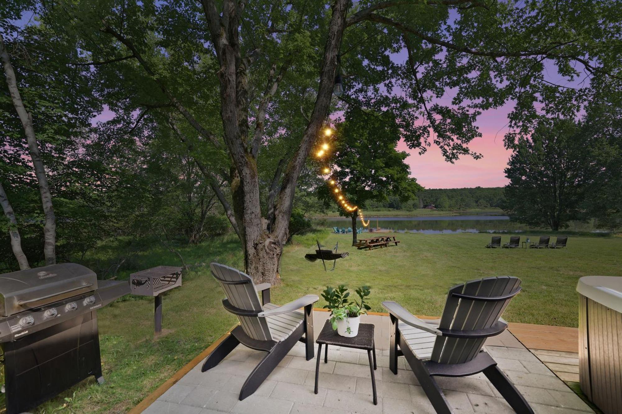 Poconos Brand New Lakefront Oasis 1 Acre, Hottub Gameroom Firepits Talk About Privacy Albrightsville Esterno foto