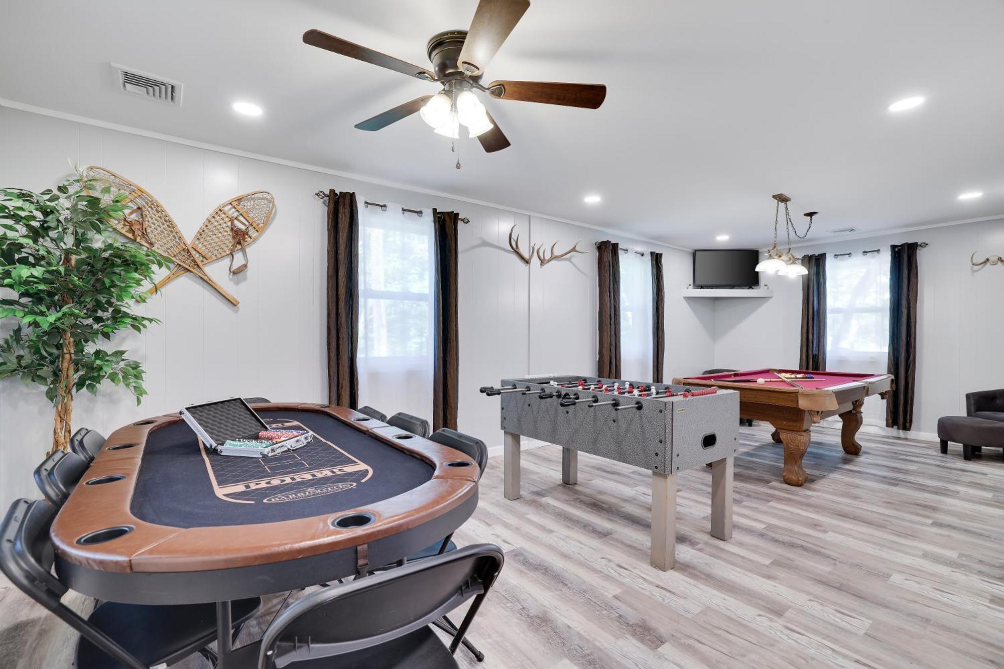 Poconos Brand New Lakefront Oasis 1 Acre, Hottub Gameroom Firepits Talk About Privacy Albrightsville Esterno foto