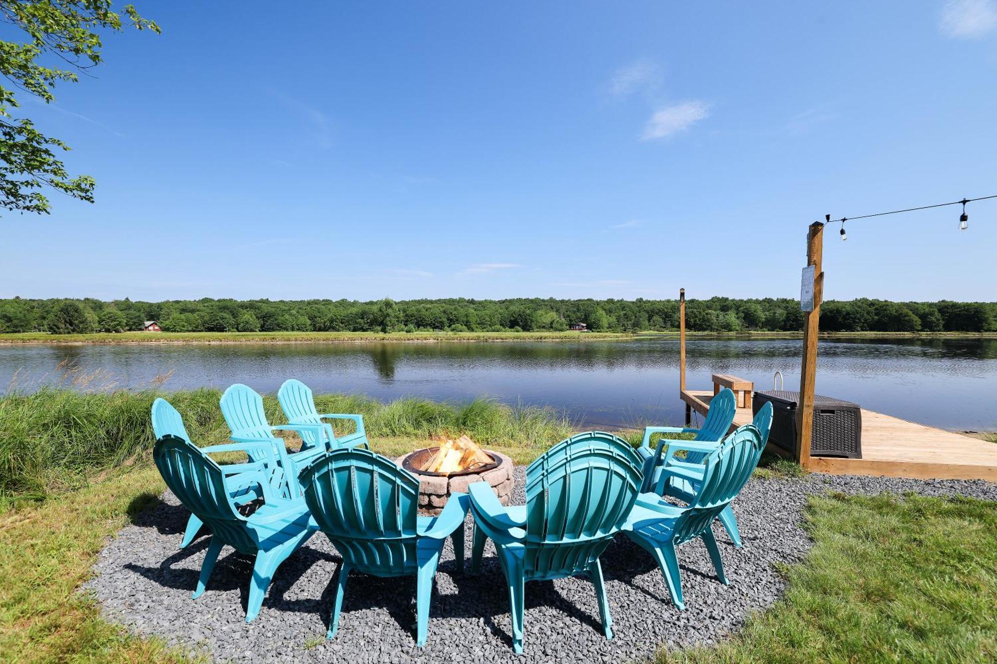 Poconos Brand New Lakefront Oasis 1 Acre, Hottub Gameroom Firepits Talk About Privacy Albrightsville Esterno foto