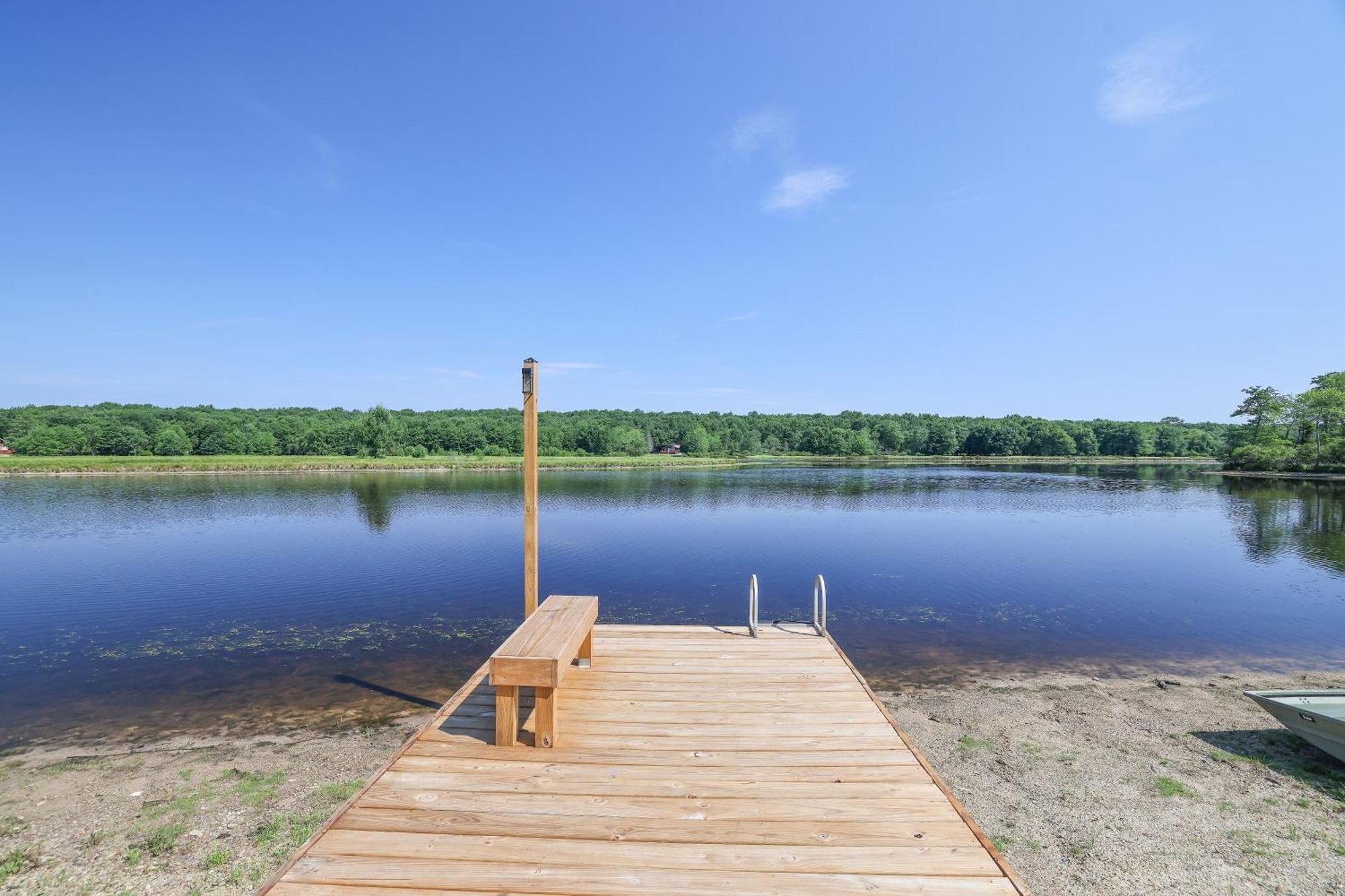 Poconos Brand New Lakefront Oasis 1 Acre, Hottub Gameroom Firepits Talk About Privacy Albrightsville Esterno foto